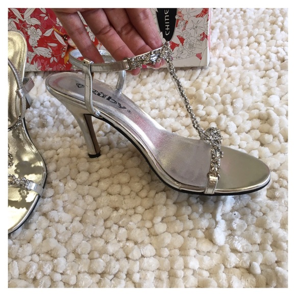 💎Ruby - T-Strap Rhinestone Heels💎 - Picture 4 of 5